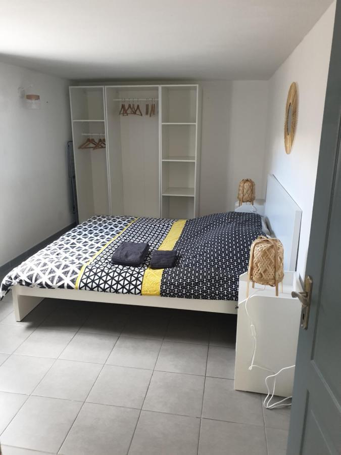 Logement Prive, Spacieux Et Moderne, Situe Entre Le Luberon, La Cote Marseillaise, La Provence Et Ses Richesses. Pertuis Exterior photo